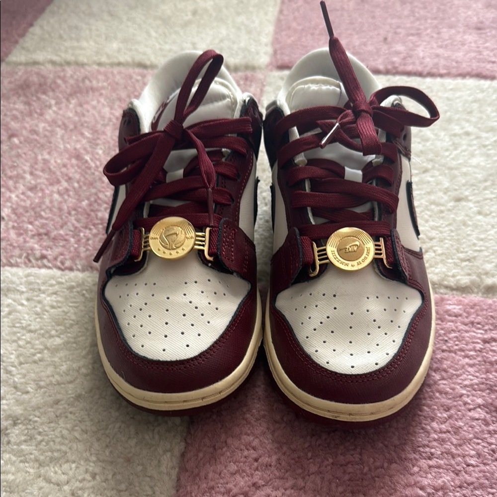 Nike Women’s Dunk Low SE “sisterhood team red” sneakers